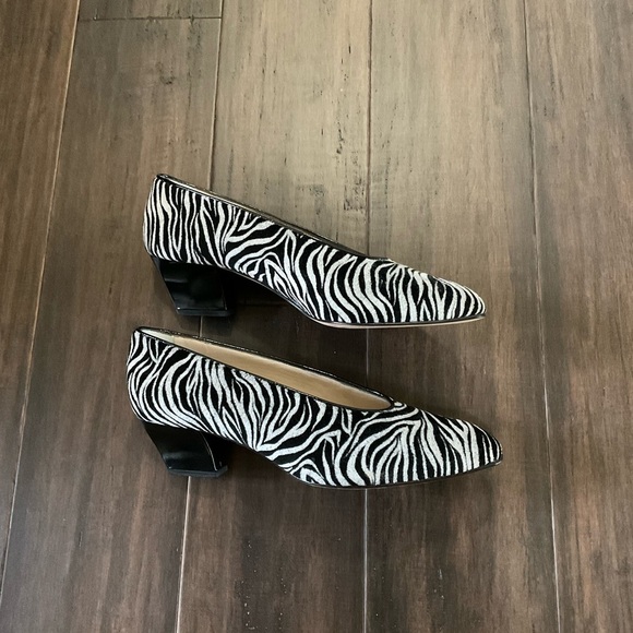 ESCADA Zebra Print Almond Toe Block Heel Pump Size 8.5 - Picture 3 of 6